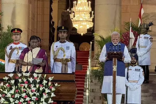 कैबिनेट मंत्रियों के बाद अब राज्‍य मंत्री... ... Narendra Modi Oath Ceremony LIVE: मैं नरेंद्र दमोदार दास मोदी..: मोदी ने 3 बार ली प्रधानमंत्री पद की शपथ, बनाया रिकार्ड, देखें कौन-कौन बना मोदी कैबिनेट में मंत्री