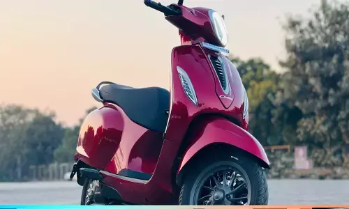 Bajaj Chetak e-scooter: बजाज ने लॉन्च किया चेतक ई-स्कूटर, एक बार चार्ज और 123 किमी की रेंज, जानिए क्या है कीमत...