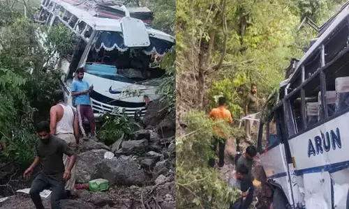 Reasi Terrorist Attack: रियासी आतंकवादी हमला: जम्मू-कश्मीर में आतंकियों ने श्रद्धालुओं से भरी बस पर की फायरिंग, 10 लोगों की मौत, 33 घायल