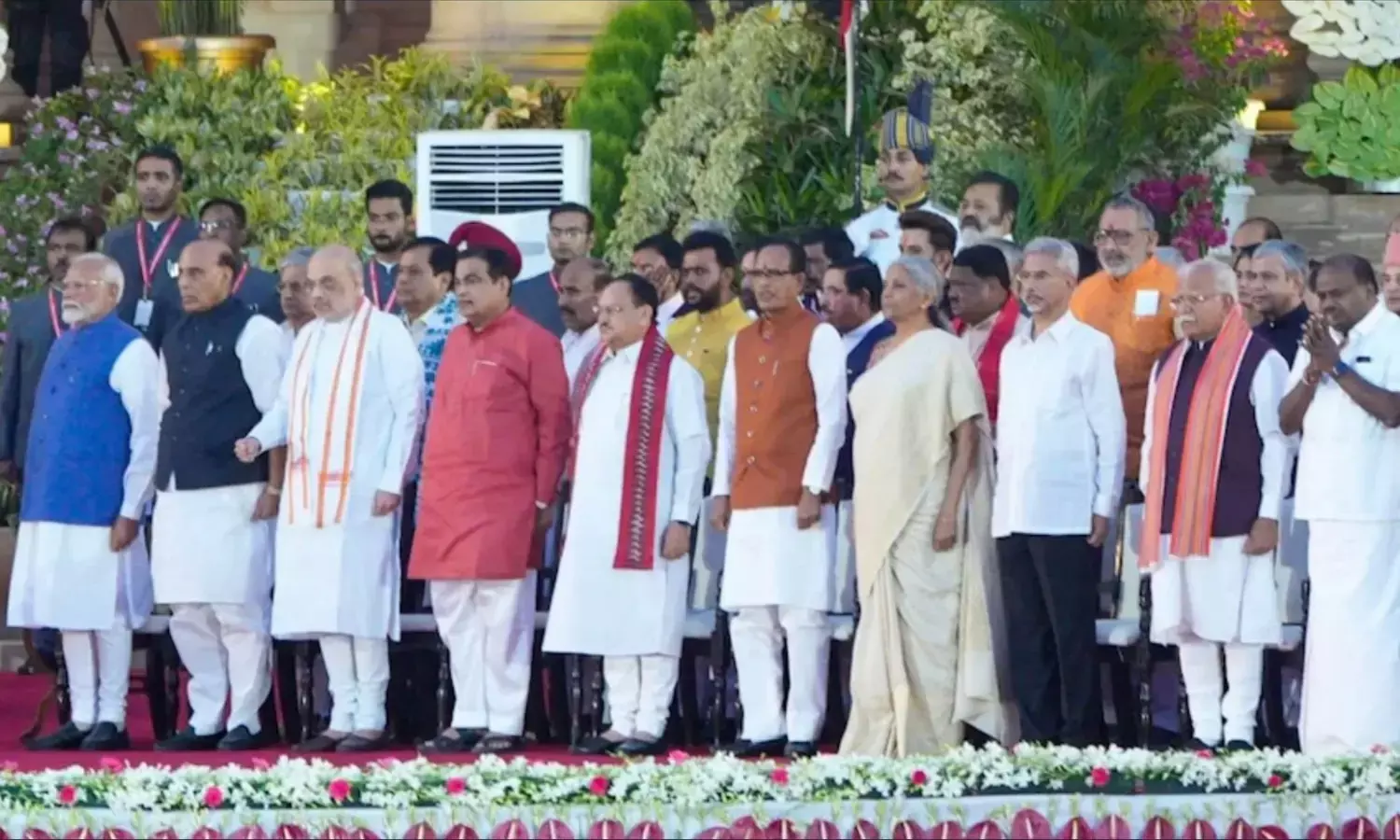 PM Modi New Cabinet Live Update: PM मोदी कैबिनेट के मंत्रियों ने संभाला पदभार, देखें फोटो