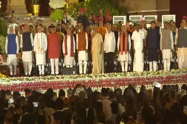 Salary of MPs and Cabinet Ministers: मंत्री बनने के बाद सांसद को मिलती है ज्यादा सैलरी और सुविधा, जानें कैबिनेट और राज्य मंत्री में अंतर