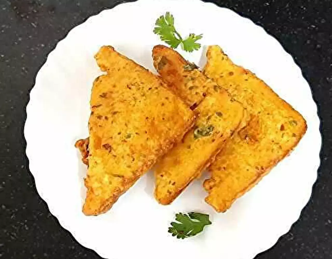 Tawa bread Pakora Recipe: ब्रैड पकोड़ा पसंद है लेकिन डीप फ्राइड होने से खाने में है संकोच? तो बनाइए तवा ब्रेड पकोड़ा, ये है रेसिपी...