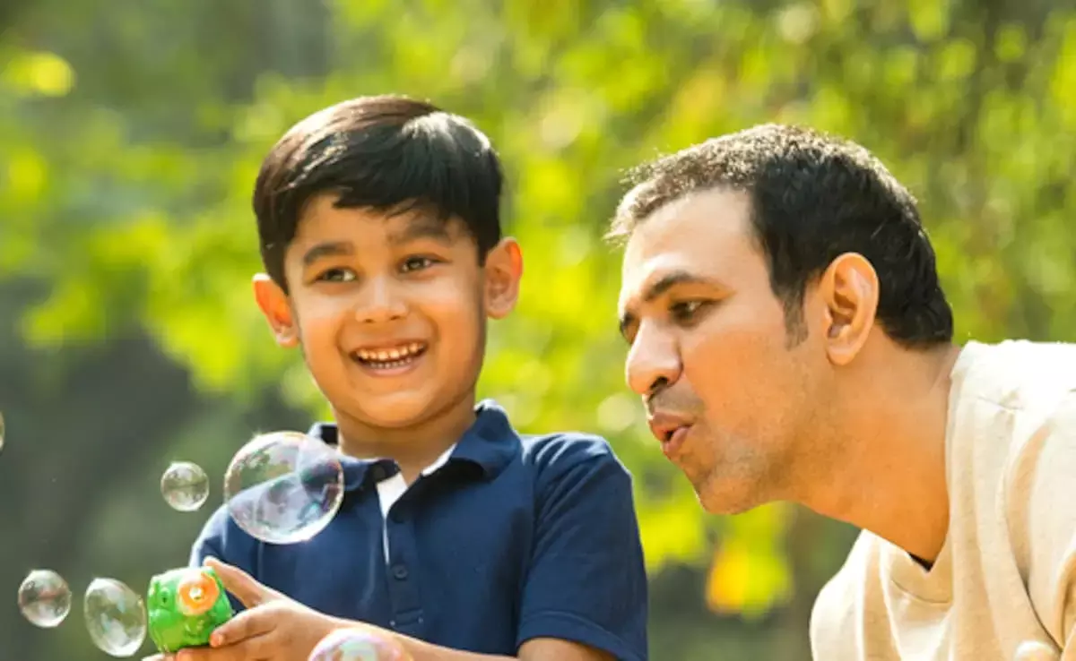 Father Kids Good Relationship : पापा, मेरी जाँ, हर-दम रखना अब हाथ ये सर पर तुम...पापा के साथ रखें ऐसी बॉन्डिंग की बन जाए दोस्त