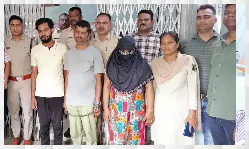 Raipur News: पति से परेशान हूं, रास्ते से हटाना है...प्रेमी अमजद खान ने शराब पिलाई, फिर हत्या कर शव को नदी में बहाया, जानिए दिल दहला देने वाली घटना...