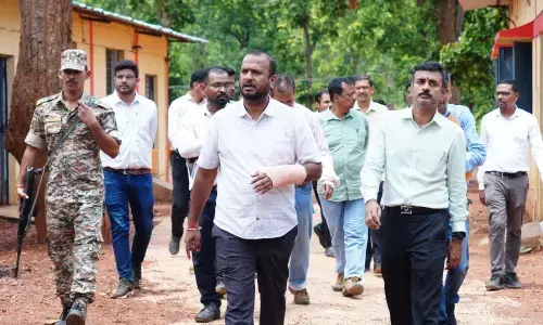 Jagdalpur News: सचिव अंकित आनन्द ने मंगनार-तुरेनार और कोड़ेनार ग्रामीण औद्योगिक पार्क का किया अवलोकन, उत्पादक गतिविधियों के बारे में की चर्चा...