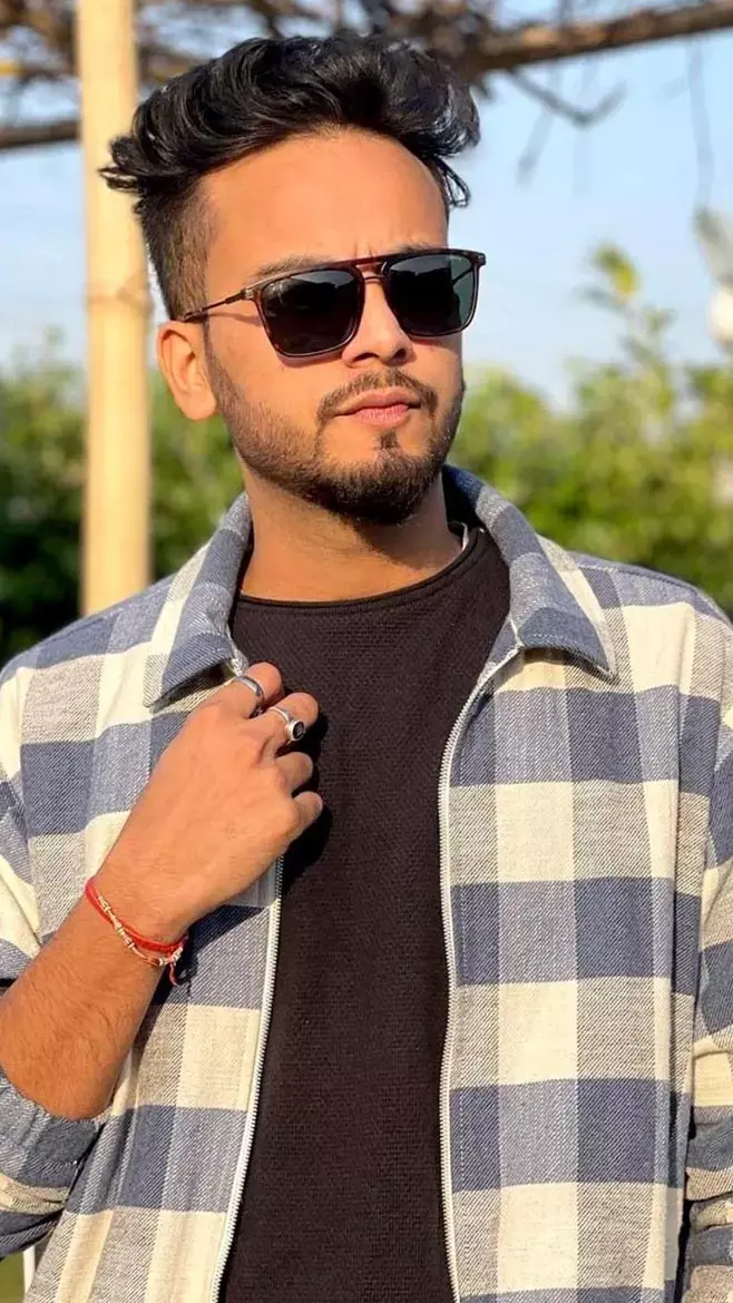 Top Indian Influencers: कौन है ये फेमस 9 इंफ्लुएंसर्स, जो महीने के कमाते हैं 1 से 2 करोड़ रुपये से ज्यादा, नाम जान रह जाएंगे हैरान...