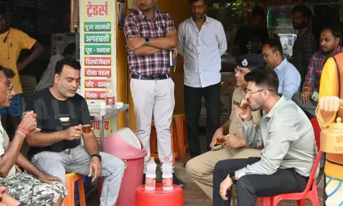 Balodabazar: कलेक्टर-एसपी ने चाय की चुस्की संग व्यापारियों के साथ की चर्चा, भ्रमण कर शहर की हालात का लिया जायजा...