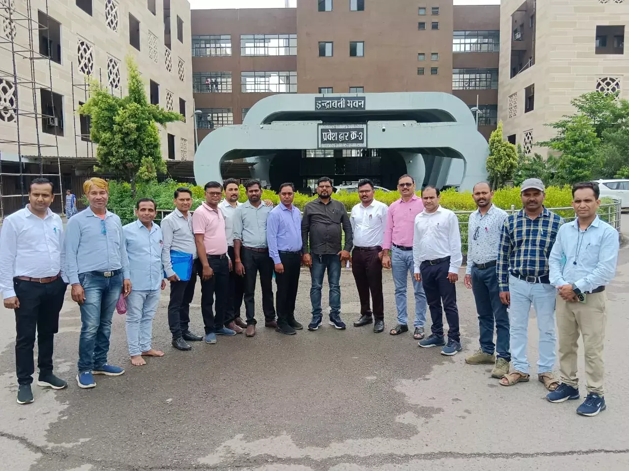 पदोन्नति को लेकर शिक्षा सचिव और संचालक से मिला संयुक्त शिक्षक संघ, जानिए क्या कुछ की मांग