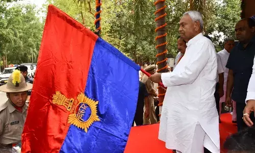 Bihar News: मुख्यमंत्री ने सड़क सुरक्षा, यातायात व्यवस्था एवं मानव व्यापार निषेध के सुदृढ़ीकरण हेतु 117 पुलिस वाहनों को हरी झंडी दिखाकर किया रवाना