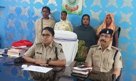 Bilaspur News: जेवर खरीदने आई महिलाओं ने सोने का लाकेट किया पार, CCTV में कैद घटना, देखें वीडियो