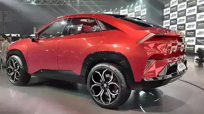 लॉन्च से पहले टाटा कर्व पैनोरमिक सनरूफ के साथ नज़र आई, जानिए स्पेसिफिकेशन और फीचर