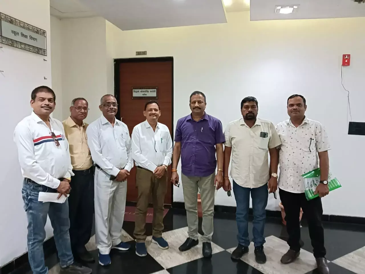 छत्तीसगढ़ में भी स्थानीय निकाय की सेवा को MP की तरह पेंशन योग्य सेवा मान्य करने की मांग, स्कूल शिक्षा विभाग से मिला टीचर्स एसोसिएशन...