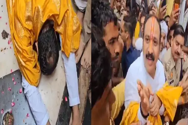 Pandit Pradeep Mishra News: नाक रगड़कर पंडित प्रदीप मिश्रा ने मांगी माफी, जानिए क्या था मामला और क्यों राधारानी के सामने होना पड़ा दंडवत...