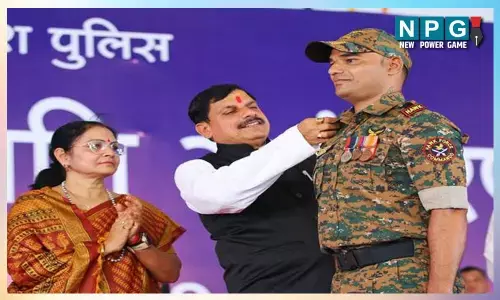 MP News: CM मोहन यादव ने दी 28 पुलिस जवानों को क्रम-पूर्व पदोन्नति...बोले-पुलिस ने नक्सलवाद को जड़ से उखाड़ फेंकने का पराक्रम दिखाया