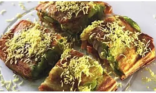 Bombay Masala Toast Recipe: क्रिस्पी बाॅम्बे मसाला टोस्ट का मज़ा लीजिए घर बैठे, बरसात में आ जाएगा परम आनंद...