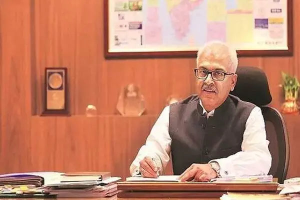 IAS Ajay Kumar Bhalla: गृह सचिव अजय कुमार भल्ला को मिला कार्मिक एवं प्रशिक्षण विभाग का अतिरिक्त प्रभार, आदेश जारी