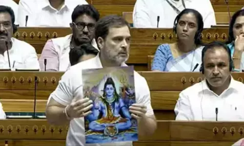 Rahul Gandhi News Hindi: लोकसभा में राहुल गांधी ने ऐसा क्या बोल डाला कि पीएम मोदी को बीच में खड़ा होना पड़ गया, देखें वीडियो