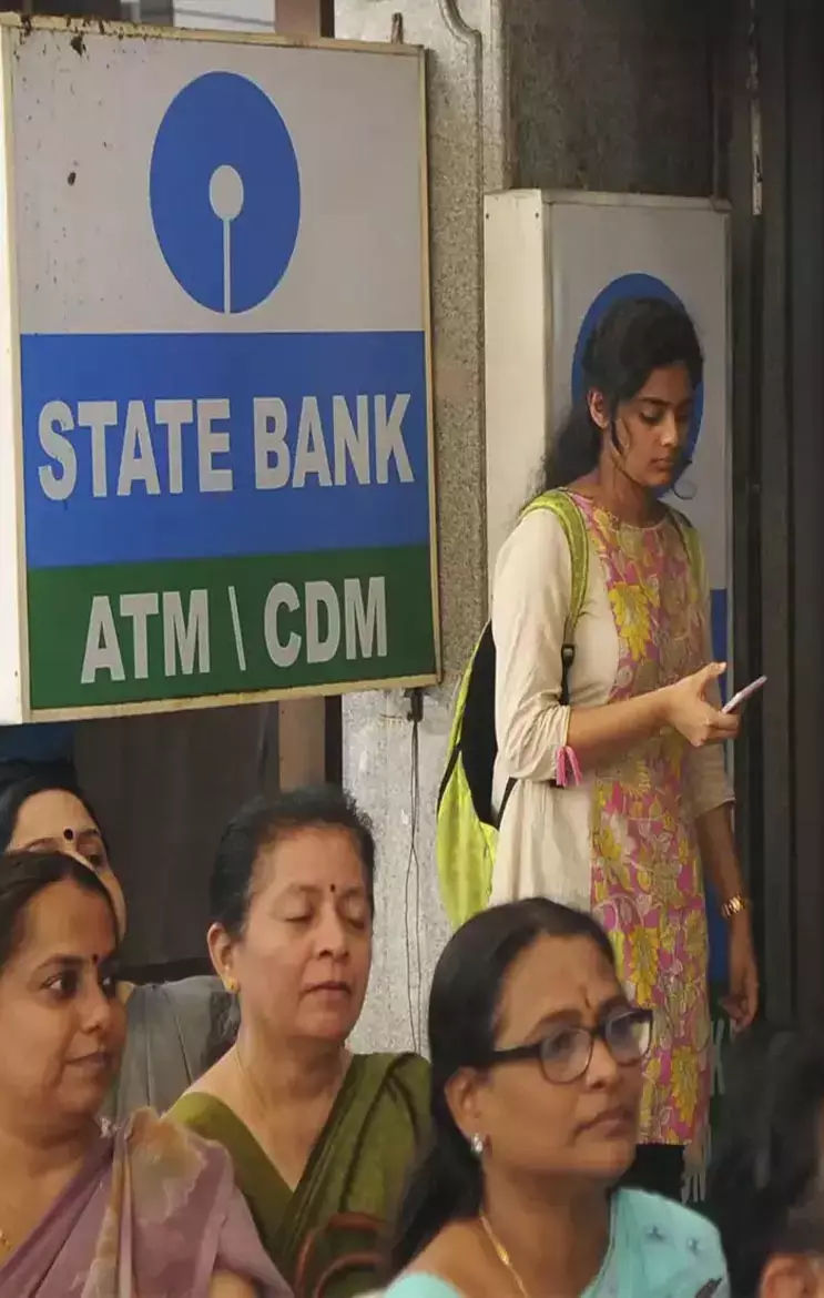 Bank Holiday: नए साल पर बैंक ग्राहकों के लिए बुरी खबर: आज से इतने दिन तक बंद रहेंगे बैंक, देखिए छुट्टियों की पूरी लिस्ट...