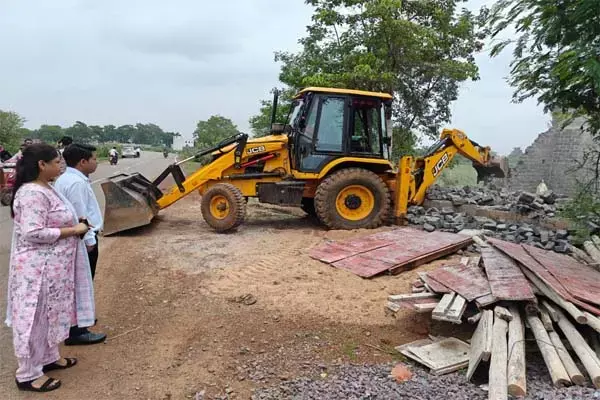Raipur News: एक्‍शन में जिला प्रशासन: सेजबहार में चला बुलडोजर, सप्‍ताहभर पहले जनदर्शन में सीएम विष्णुदेव से हुई थी अतिक्रमण की शिकायत