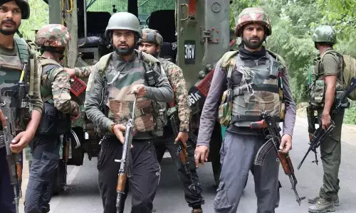 Kulgam Atanki Hamla News: जम्मू-कश्मीर के बीच कुलगाम में के आतंकी हमले में एक जवान शहीद, सर्च ऑपरेशन जारी