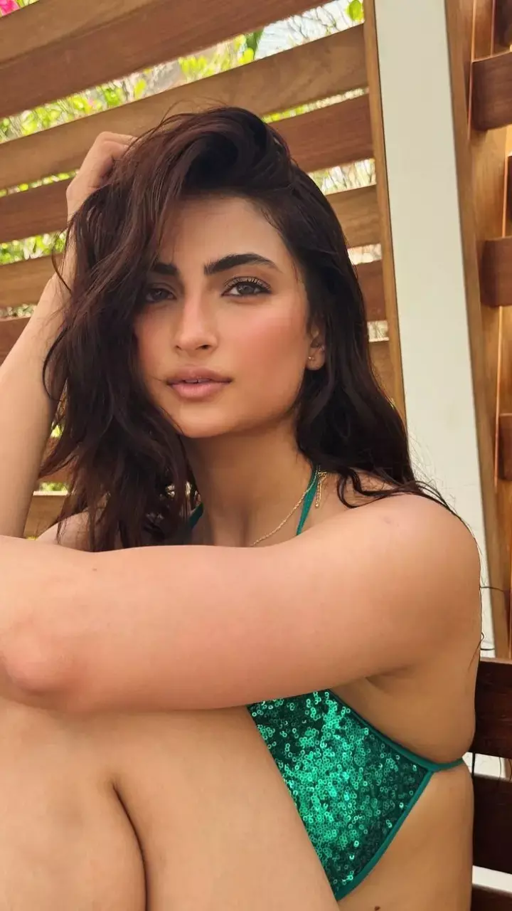 रिवीलिंग टॉप में Palak Tiwari ने बढ़ाया तापमान, किलर पोज देख दीवाना हुए फैंस...