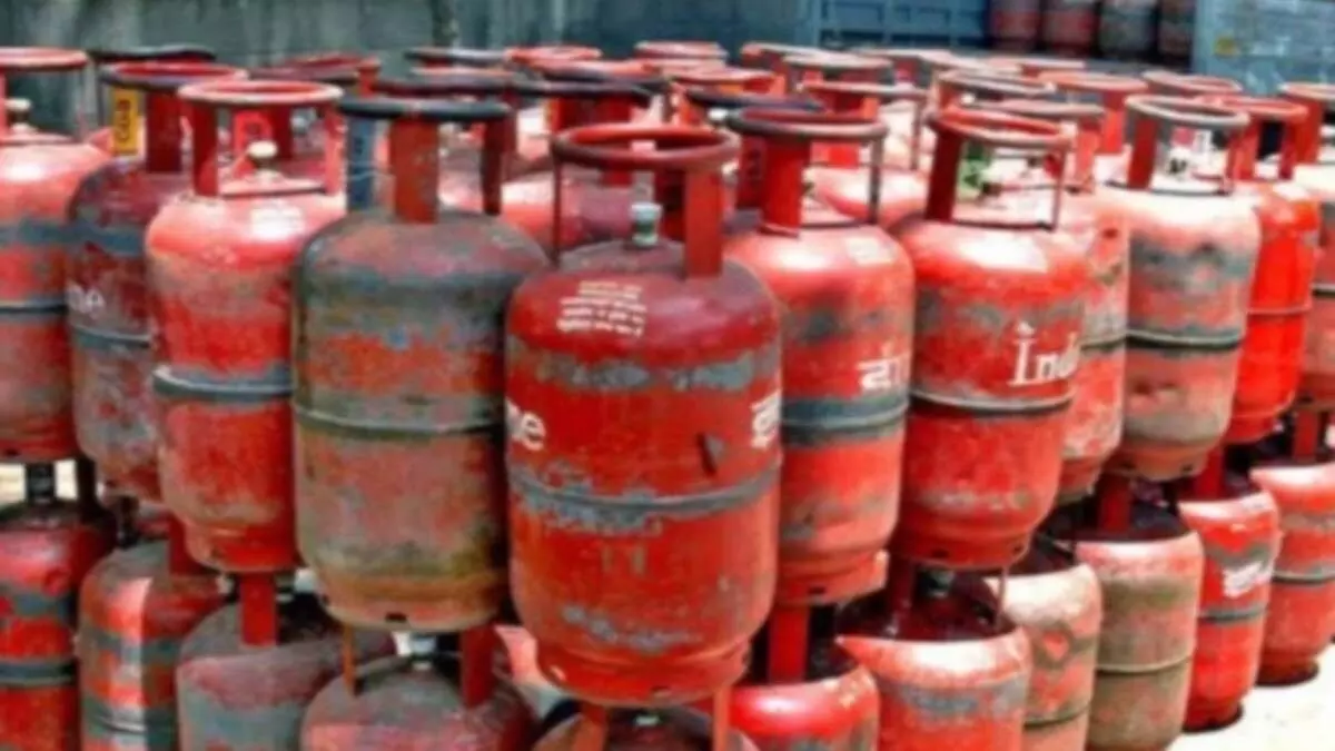 LPG Cylinder Subsidy: रक्षाबंधन पर बहनों को उपहार, एलपीजी सिलेंडर पर 300 रूपये की सब्सिडी रहेगी जारी, CM विष्णुदेव ने जताया PM का आभार