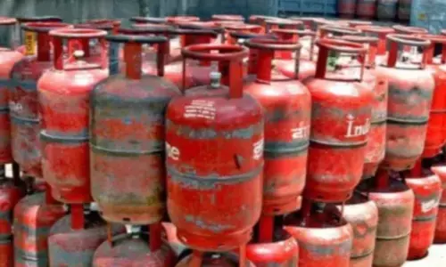 LPG Cylinder Subsidy: रक्षाबंधन पर बहनों को उपहार, एलपीजी सिलेंडर पर 300 रूपये की सब्सिडी रहेगी जारी, CM विष्णुदेव ने जताया PM का आभार