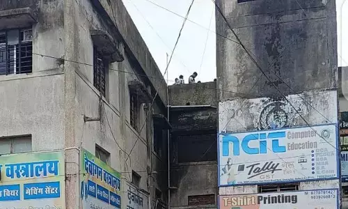 Korba News: पहले गला काटा, फिर आत्महत्या करने तीन मंजिला कांप्लेक्स से युवक ने लगा दी छलांग...