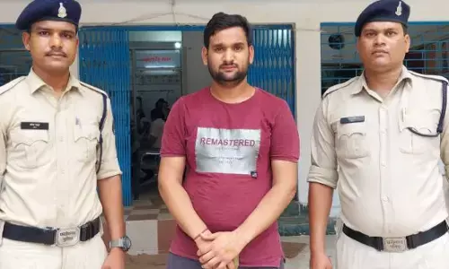 Baloda Bazar News: डॉलर का झांसा दे ऑनलाइन फ्रॉड करने वाला आरोपी को चंद घंटों में किया गिरफ्तार, ठगी की पूरी रकम रिकवर...