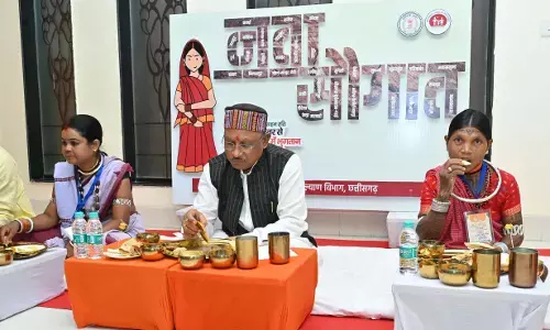 CG News: जब मितानिन दीदियों के साथ पंगत में बैठकर मुख्यमंत्री ने किया भोजन