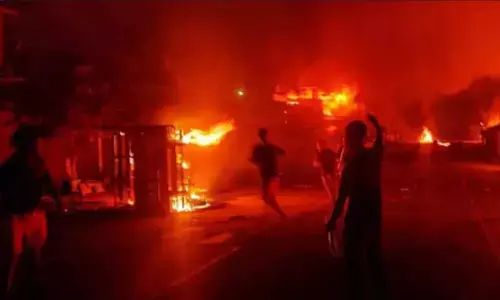 Tripura Violence News: त्रिपुरा के गंडाचेरा में आदिवासी युवक की मौत पर बवाल, उपद्रवियों ने दुकानों में लगाई आग, धारा 144 लागू