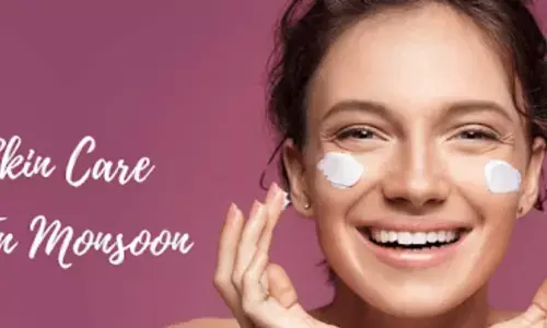 How Does Monsoon Affect Skin : मानसून में ऐसे करें स्किन प्रॉब्लम से डील