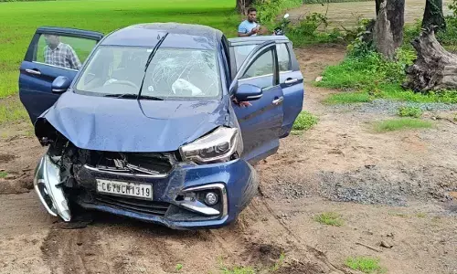 Raigarh News: कार और बाइक में जोरदार टक्कर, एसईसीएल कर्मी की मौत, दो घायल