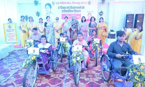 Shraddha Mahila Mandal: श्रद्धा महिला मण्डल द्वारा ई-रिक्शा एवं दिव्यांगजनों को ट्राईसाइकिल वितरित किया...