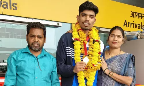 MP News: मंत्री सारंग ने दी बास्केटबॉल खिलाड़ी रोहन और कीर्ति को बधाई