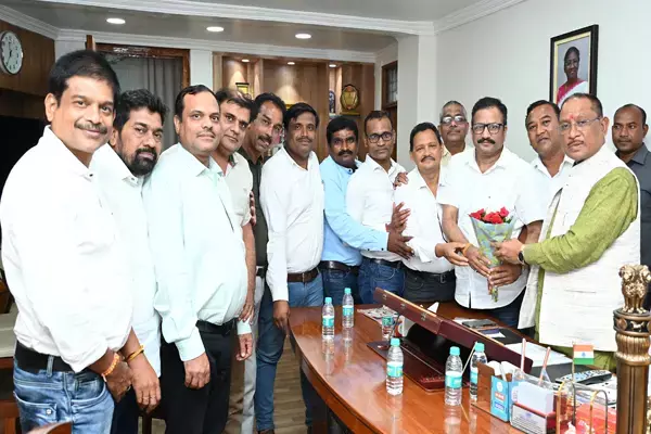 CG Teacher News: CM विष्णुदेव से देर रात छत्तीसगढ़ टीचर्स एसोसिएशन ने की मुलाकात, पुरानी पेंशन देने व शिक्षको के प्रमुख मांगो पर हुई चर्चा