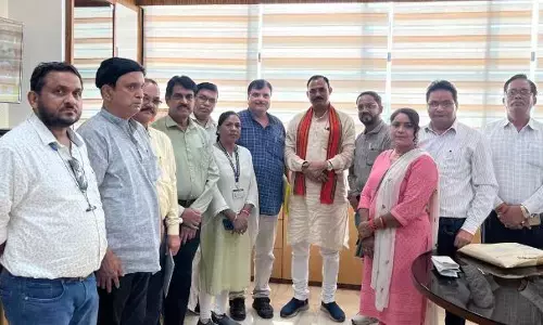 CG: राज्य के कर्मचारियों एवं पेंशनरों के लिए कैशलेस चिकित्सा योजना का संयुक्त मोर्चा ने दिया प्रस्ताव, स्वास्थ्य मंत्री भी सहमत