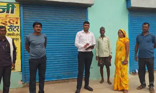 मलेरिया फैलने के बाद झोला छाप डाक्टरों की आई शामत, इस जिले में प्रशासन ने छेड़ी मुहिम, चार क्लिनिक सील