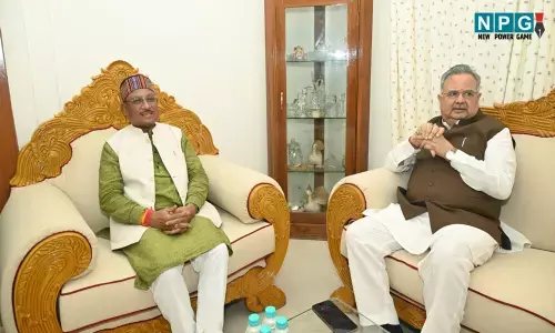 मुख्यमंत्री विष्णु देव साय ने विधानसभा अध्यक्ष डॉ. रमन सिंह से उनके निवास में की सौजन्य मुलाकात