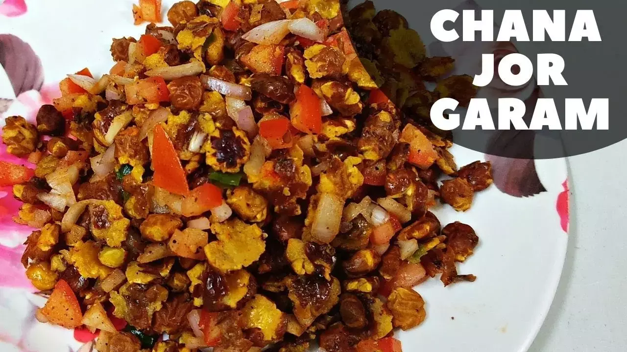 सुना तो बहुत होगा...पर इस मानसून घर में ही ट्राई करें चना चोर गरम...Read Recipe