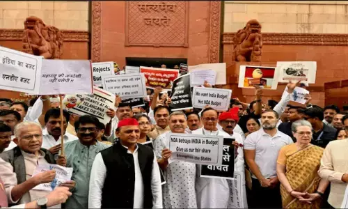 Parliament Monsoon Session: विपक्ष का संसद में हंगामा, बजट पर भेदभाव का आरोप