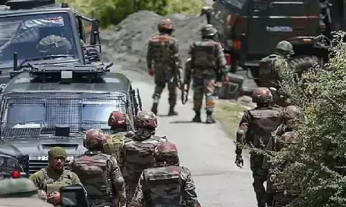 Kupwara Encounter Update: कुपवाड़ा में सेना और आतंकियों के बीच गोलीबारी, एक जवान शहीद, एक आतंकी ढेर