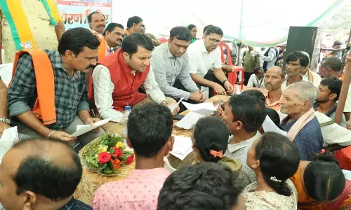 Raigarh: जिले के अंतिम छोर में पहुंचा प्रशासन, जनसामान्य के समस्याओं का किया निराकरण, लें सभी शासकीय योजनाओं का लाभ-कलेक्टर कार्तिकेया गोयल