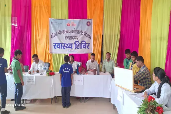 Surajpur News: पीएम श्री एकलव्य विद्यालय शिवप्रसादनगर में आयोजित की गयी स्वास्थ्य शिविर