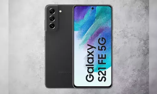 Samsung Galaxy S21: सैमसंग गैलेक्सी S21 FE पर धमाकेदार ऑफर, सिर्फ 17,999 रुपये में पाएं शानदार स्मार्टफोन