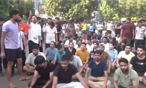 Delhi Coaching Incident: दिल्ली में 3 IAS अभ्यर्थियों की मौत पर विरोध प्रदर्शन, सरकार के खिलाफ फूटा गुस्सा