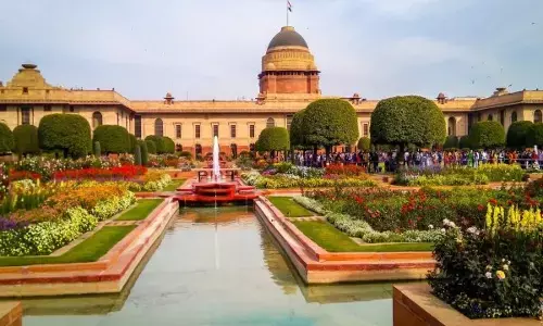 Rashtrapati Bhavan: 340 कमरे और 17 साल.. पहले वायसराय हाउस के नाम से थी पहचान, निर्माण के लिए बिछाई गई थी रेल लाइन, जानिए राष्ट्रपति भवन में और क्या-क्या है खास..