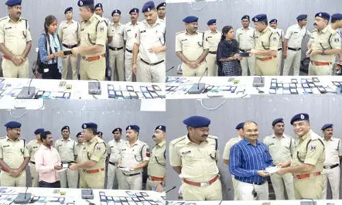 Balodabazar: गुम हुए मोबाइल फिर से पाकर खुशी से खिले लोगों के चेहरे, पुलिस ने 32 लाख के 230 मोबाइल मालिकों को लौटाए