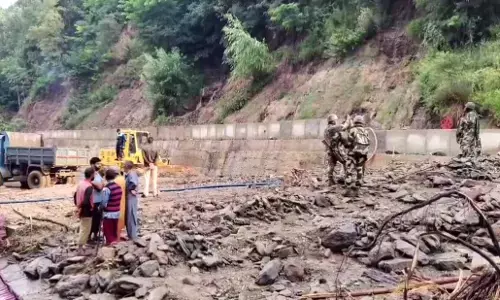 Jammu Kashmir Cloud Burst: बारिश का कहर, देश के 22 राज्यों में अलर्ट, जम्मू-कश्मीर में बादल फटने से श्रीनगर-लेह हाईवे बंद