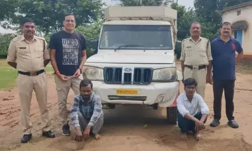 Jashpur News: जब उफनती नदी में तस्कर कूदा तो पुलिस के एक जवान ने भी लगा दी छलांग, जानिए फिर क्या हुआ